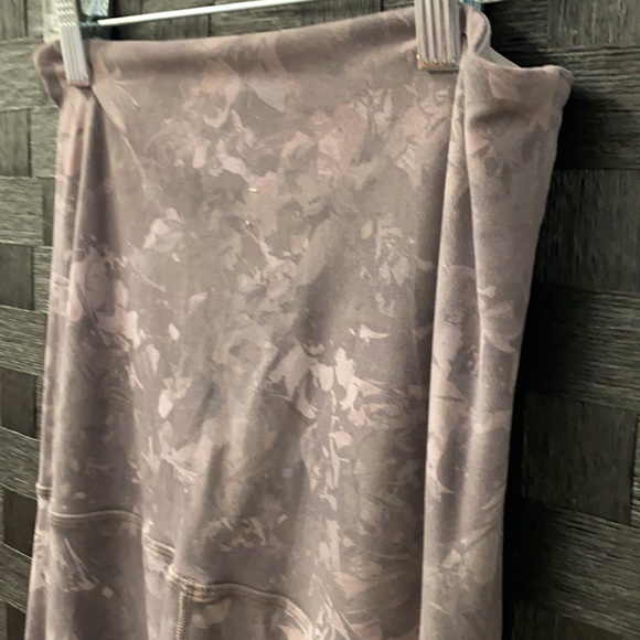 Lululemon Hug Your Core Super High Rise Tight 28” - Picture 3 of 11